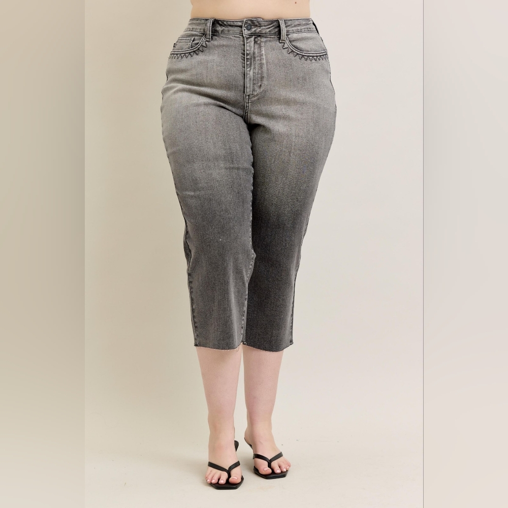 Judy Blue High-Rise Embroidered Hip Wide Leg Capri Pants Relaxed Fit Denim Jeans